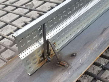 止水魚(yú)鱗網(wǎng)片操作要點(diǎn)后澆帶施工縫處支模方法